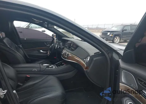 2015 Mercedes-Benz S 550 z USA, uszkodzony, nr VIN WDDUG8CB8FA203235